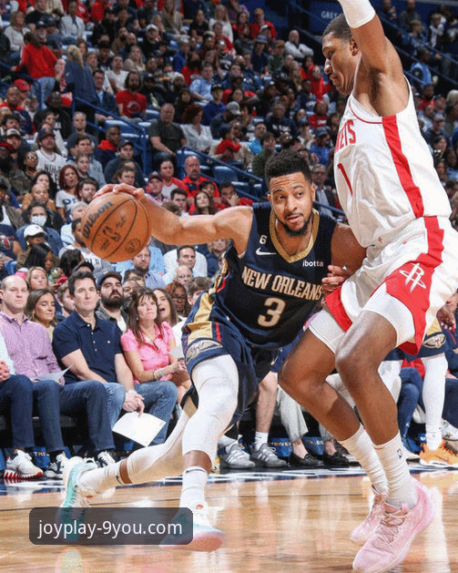 NBA续约市场新动态：CJ-麦科勒姆1年2100万续约老鹰，实用操作指南助你轻松追踪赛事